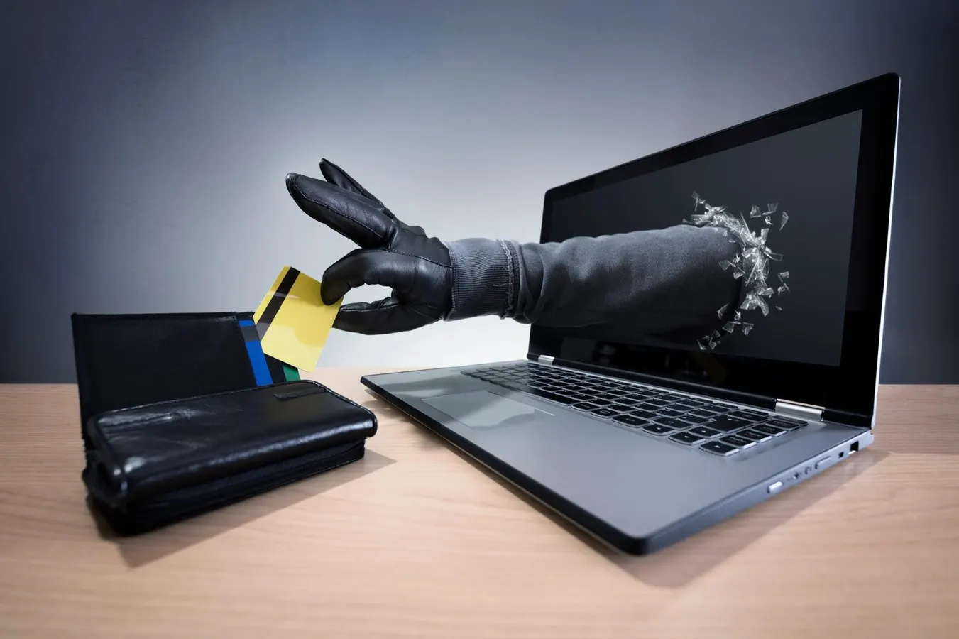 Risc major de fraude online: accesul remote, una dintre cele mai exploatate metode